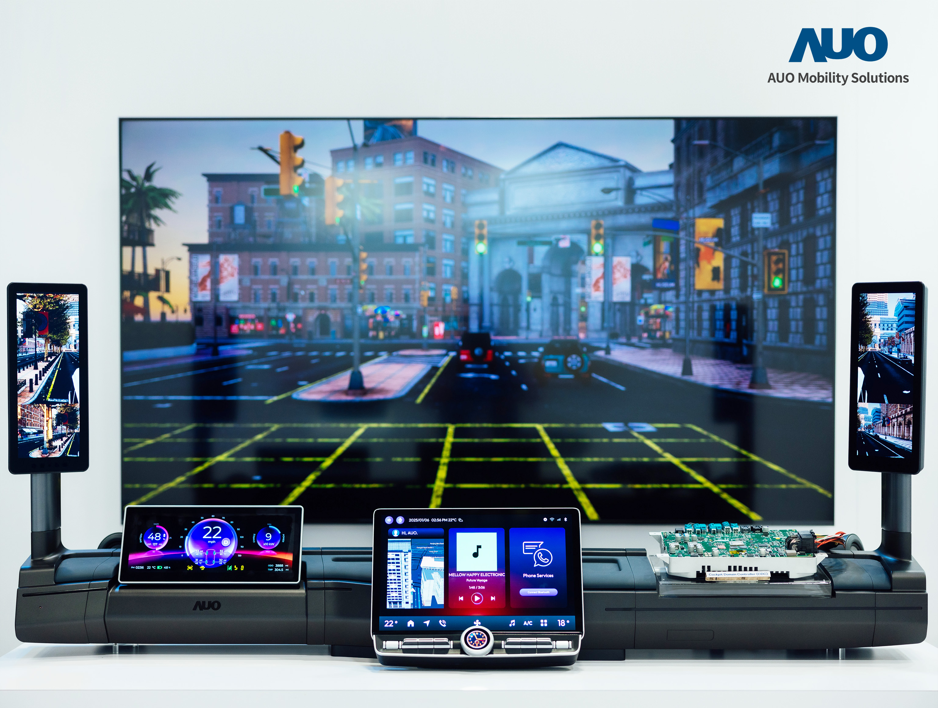 友達智慧移動推出智慧座艙域控平台，支援CDC、分區架構並整合AI運算模組，提供智慧體感與座艙互動功能，驅動個人化座艙功能全面升級。