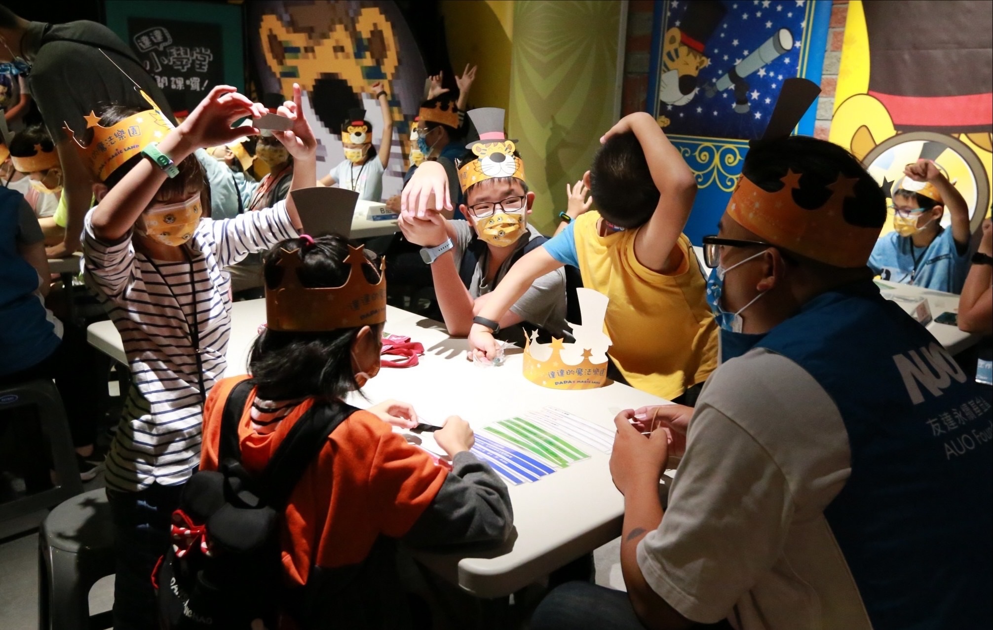 k1体育以永续理念推动全人教育计划，内外结盟储备科普教育人才，荣获亚太永续行动奖社会共融面的金奖肯定