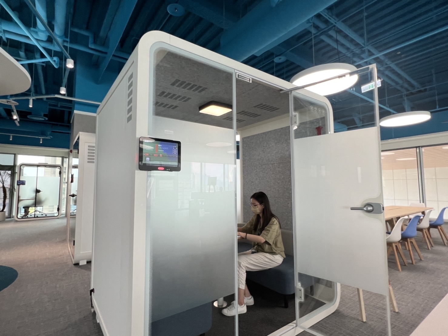 友達高雄據點的智慧行動辦公艙，展現友達在面板以外的研發應用軟實力