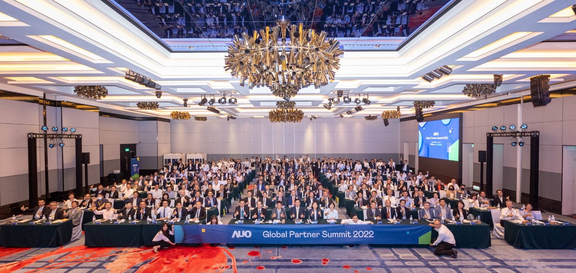 友達推動「安心、創新、用心、同心、盡心」五星職旅，為菲籍員工打造全方位照護，首度贏得「人權實踐與發展領袖獎」殊榮