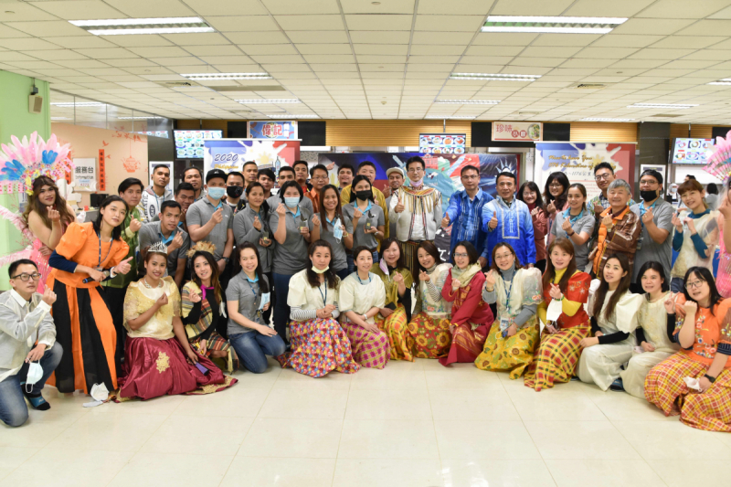 友達推動「安心、創新、用心、同心、盡心」五星職旅，為菲籍員工打造全方位照護，首度贏得「人權實踐與發展領袖獎」殊榮