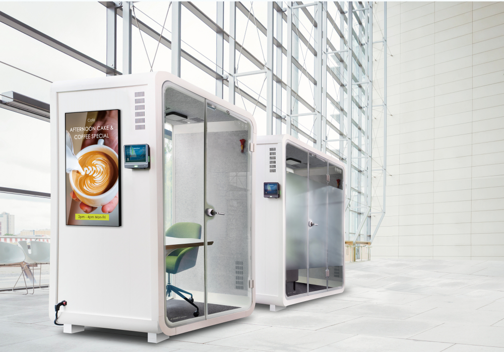 k1体育子公司达擎之智慧行动办公舱，采用PDLC智能调光玻璃设计，透过通电与断电的电流切换，呈现透明与雾面效果，具节能降耗特性并兼顾隐私，确保信息安全