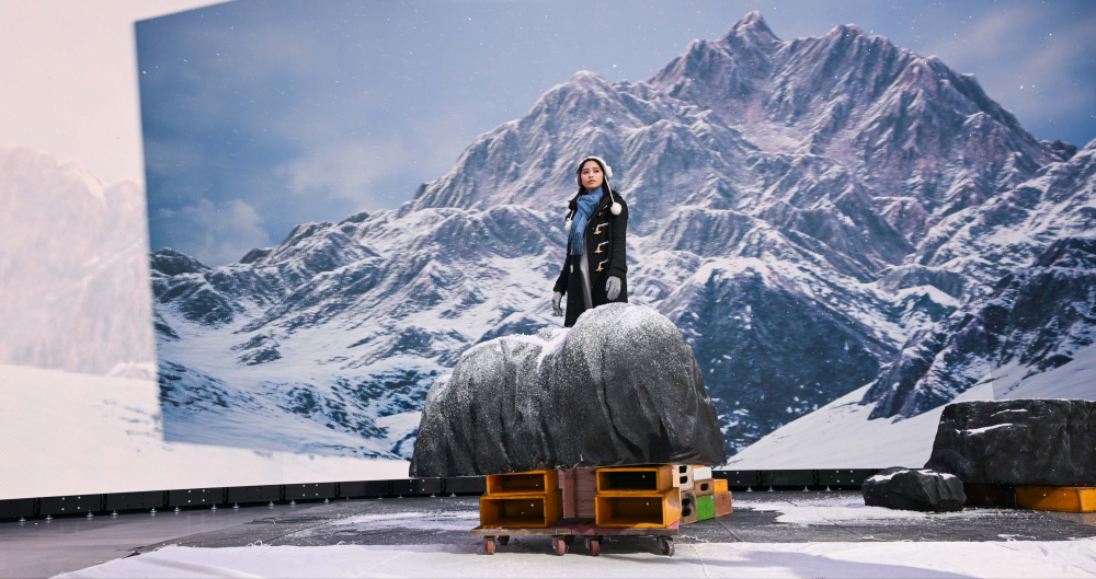 友達顯示屏專業調校技術與專案安裝經驗，使顯示屏呈現創作者想表達的精緻內容，讓表演者有沉浸式臨場感使演出逼真