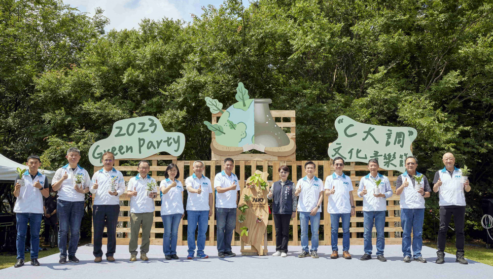 友達光電攜手供應商夥伴及台中市政府，共同倡議及推廣加樹減塑、節能減碳的淨零綠生活