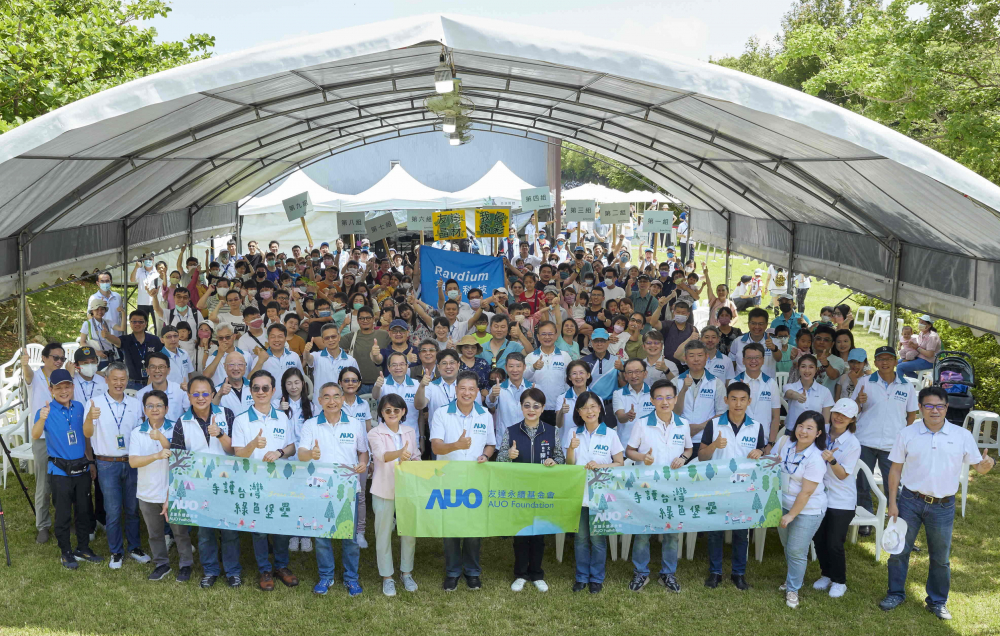 友達永續基金會號召企業志工、在地鄰里、產官學和供應商夥伴齊聚一堂，攜手植樹護樹，以行動實踐對環境友善的承諾