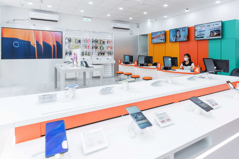 創利空間智慧零售軟硬整合方案，協助台灣大哥大門市完成數位內容行銷系統的佈建，打造全新世代的數位服務據點