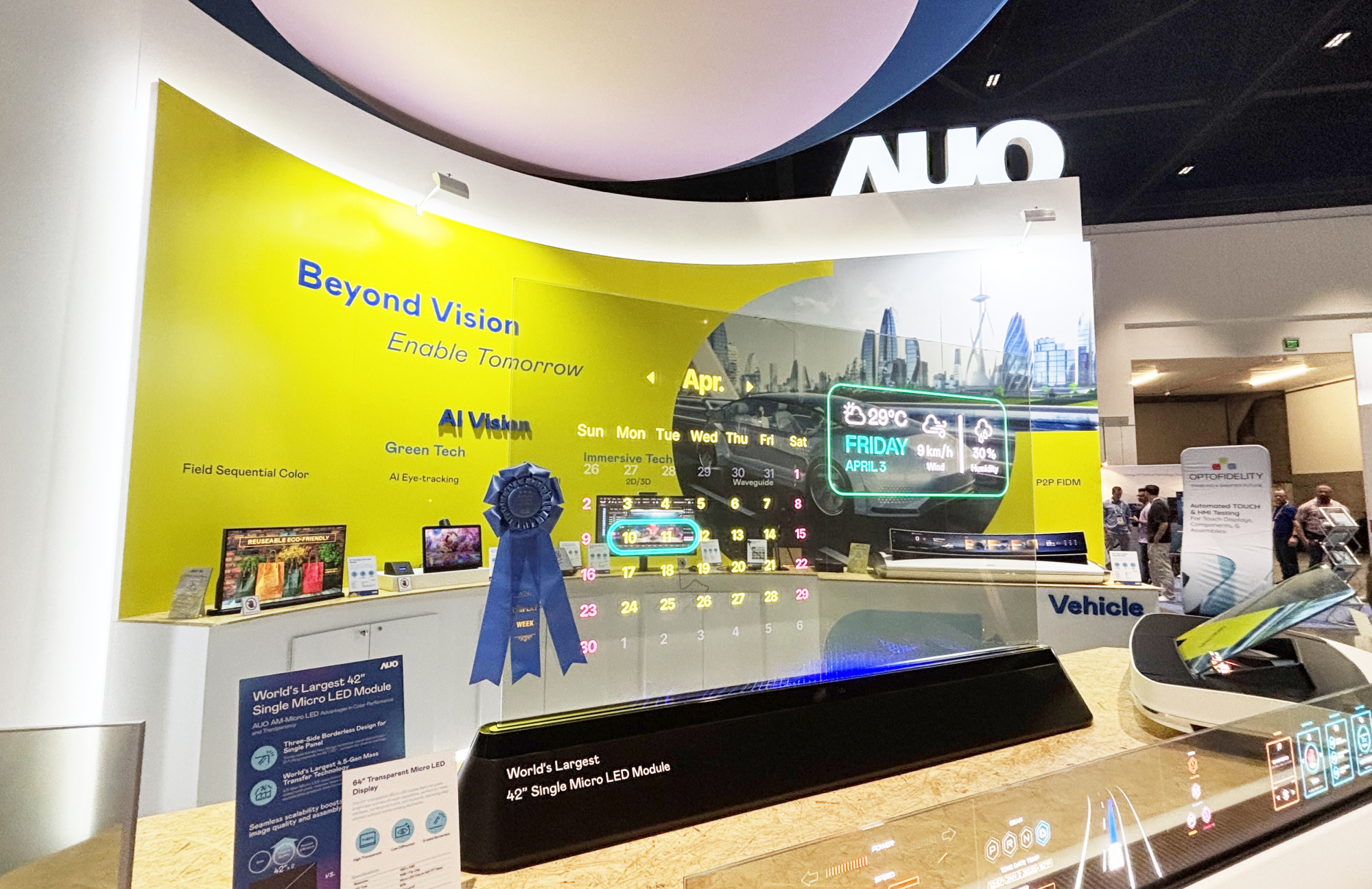 k1体育64吋透明Micro LED显示器获〝最佳Micro LED技术应用奖〞，其绝妙的透明穿透特性，同时具备1,000 nits的高亮度表现，并透过精细的无缝拼接延伸，可依需求灵活应用于多元场域，展现出Micro LED显示技术划时空的无限潜力