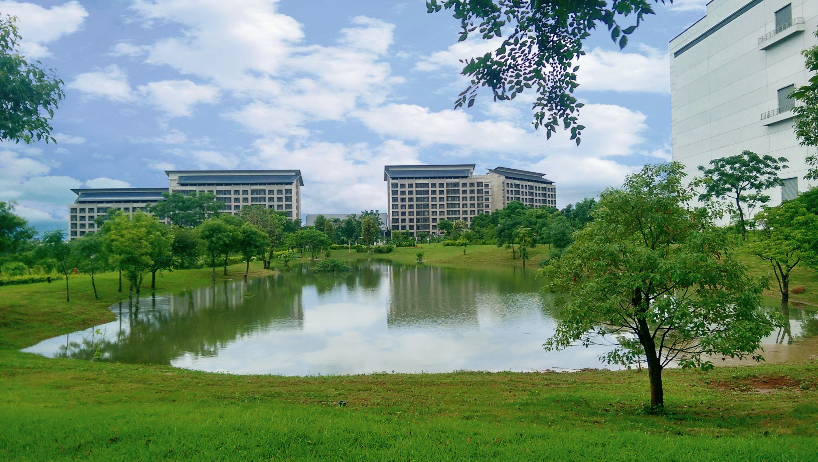友達在氣候變遷與水安全兩大主題，獲CDP雙A全球領導級肯定。在氣候變遷面，友達重視營運廠區自然共生，透過TNFD國際框架制定自然衝擊相關的調適與減緩策略，強化企業氣候韌性