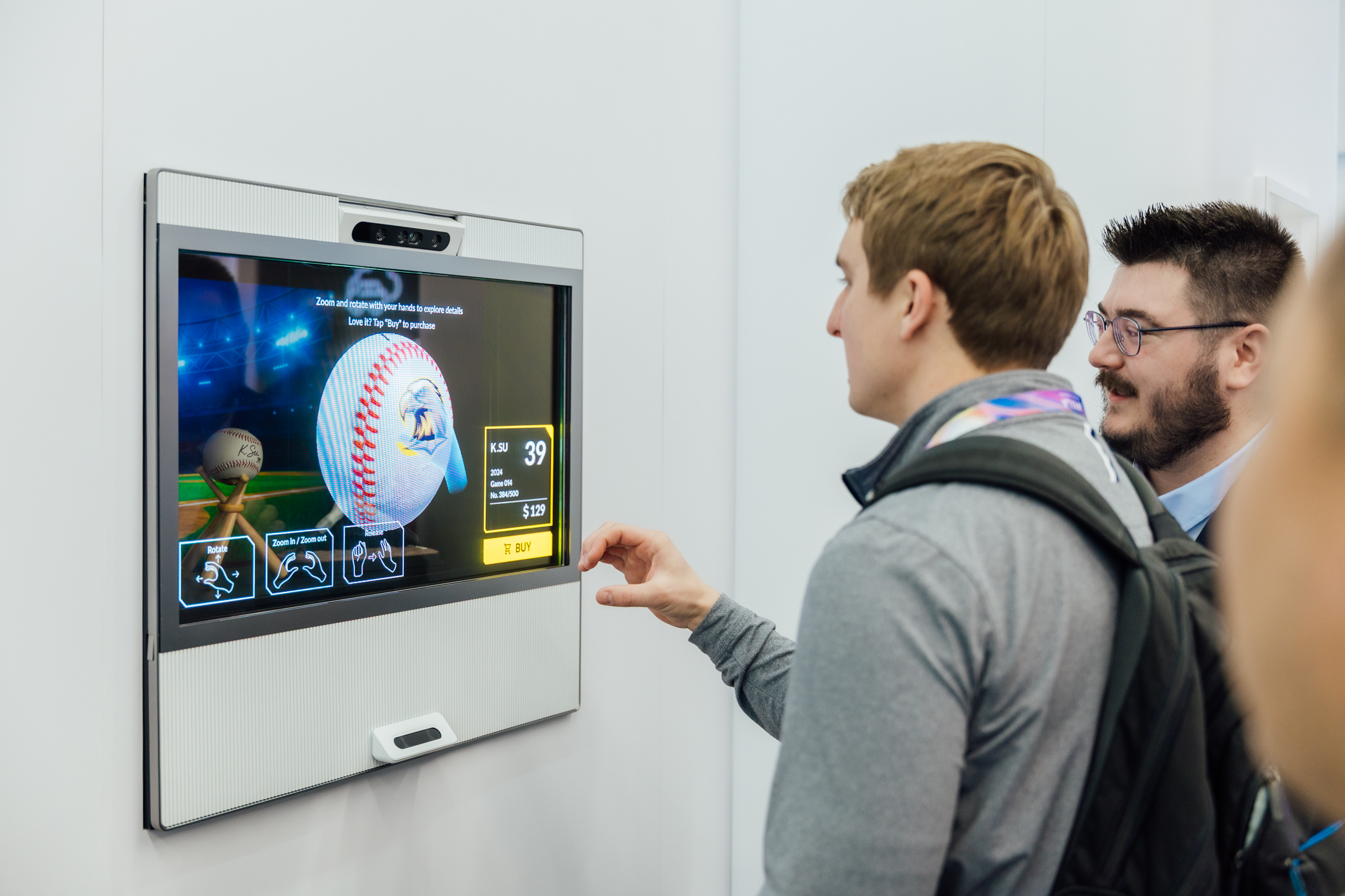 友達智慧移動透過專屬展間，與客戶深度聚焦，密切探討產品協作共創的機會與落地的可能性，激發人車互動的創新再進化，並結合輸出國際的Micro LED前瞻技術跨界應用，揭開更多元精彩的應用情境。