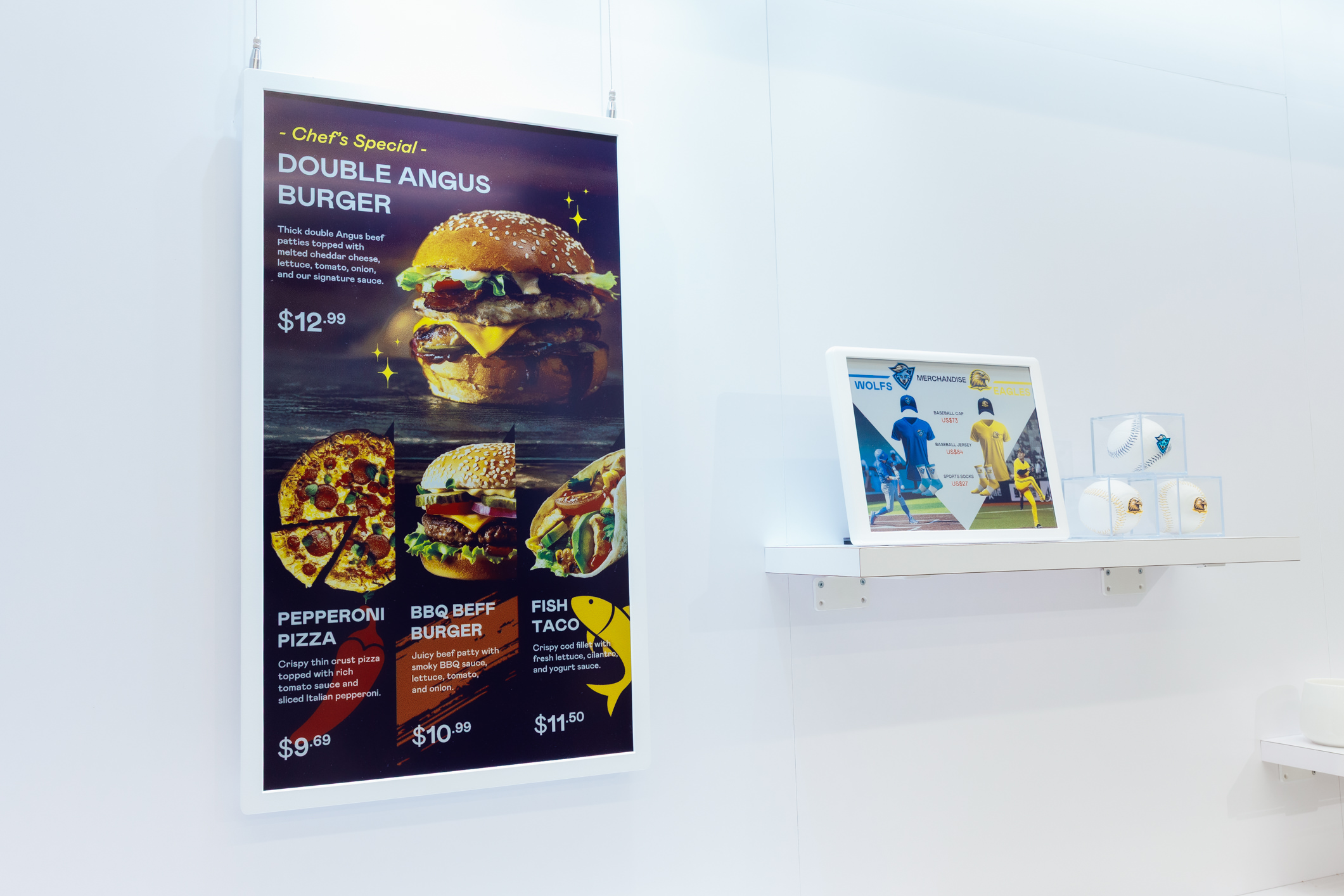 達擎開發的低功耗、全彩的aecoPost電子紙解決方案，僅在更新畫面時需要微量的電力驅動，無需佈建電線的便捷設計，使其可靈活應用、彈性選擇置放處；可搭配aecoTag電子貨架標籤解決方案，驅動商店內所有數位看板和電子貨架標籤，以遠端控制實現動態變價，提升門市人員作業效率，並以無紙化落實永續經營目標。