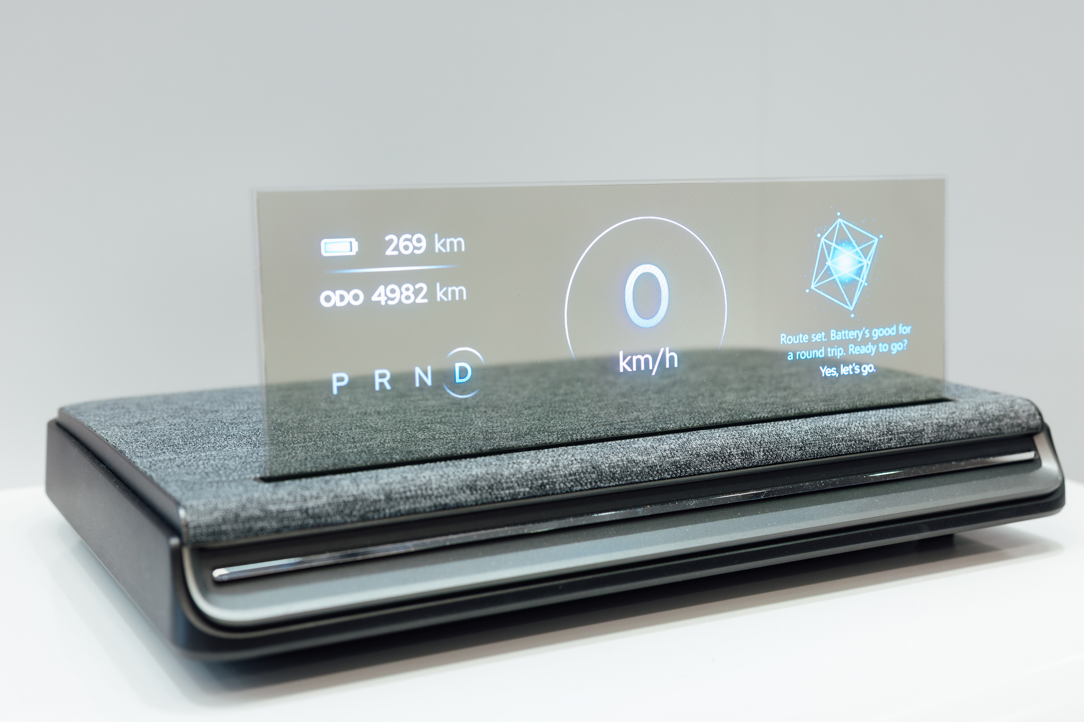 全球首款Aero Module透明Micro LED顯示器模組外觀輕盈通透，可與數位內容完美融合，提供動態顯示、先進控制、個人化沉浸感受。